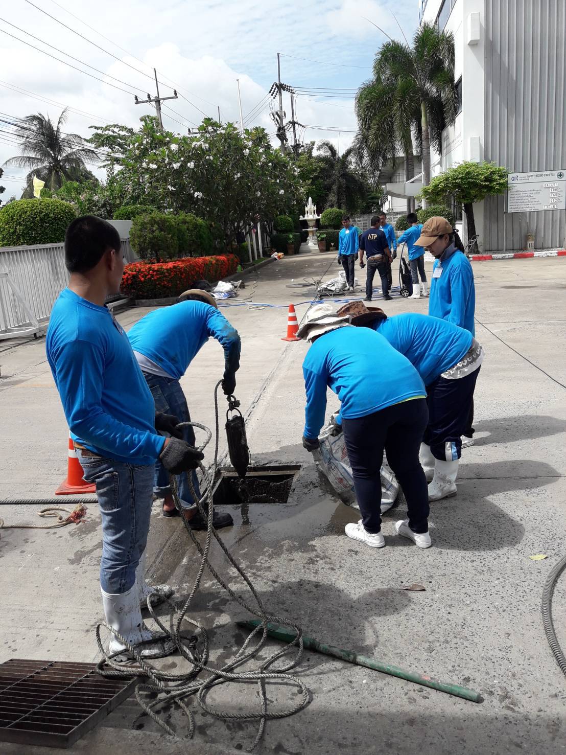 12 - https://ชลบุรีแก้ไขท่อตัน.com | บริการแก้ไขท่อตัน - แก้ไขได้ผลอย่าง 100% ท่อระบายน้ำอุดตันจะกลับมาสามารถระบายน้ำได้ดังเดิม ด้วยทีมงานมืออาชีพเฉพาะทางประสบการณ์และความสามารถในการแก้ไขท่อระบายน้ำอุดตันในเขตชลบุรี